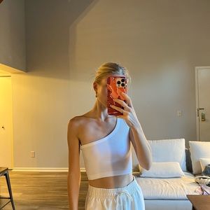 Aritzia Sunday best winch seamless one shoulder tank XS